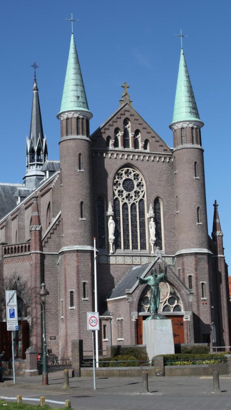 Buitenaanzicht van St. Josephkerk in Alkmaar